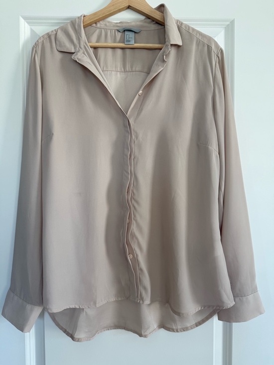 H&M Tops - H&M Tan Long-Sleeve Button Front Blouse